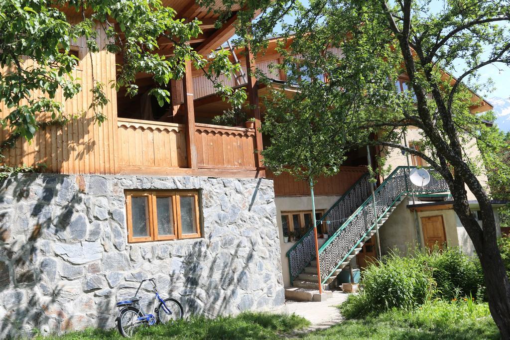 Irina'S Guesthouse Mestia Exterior photo